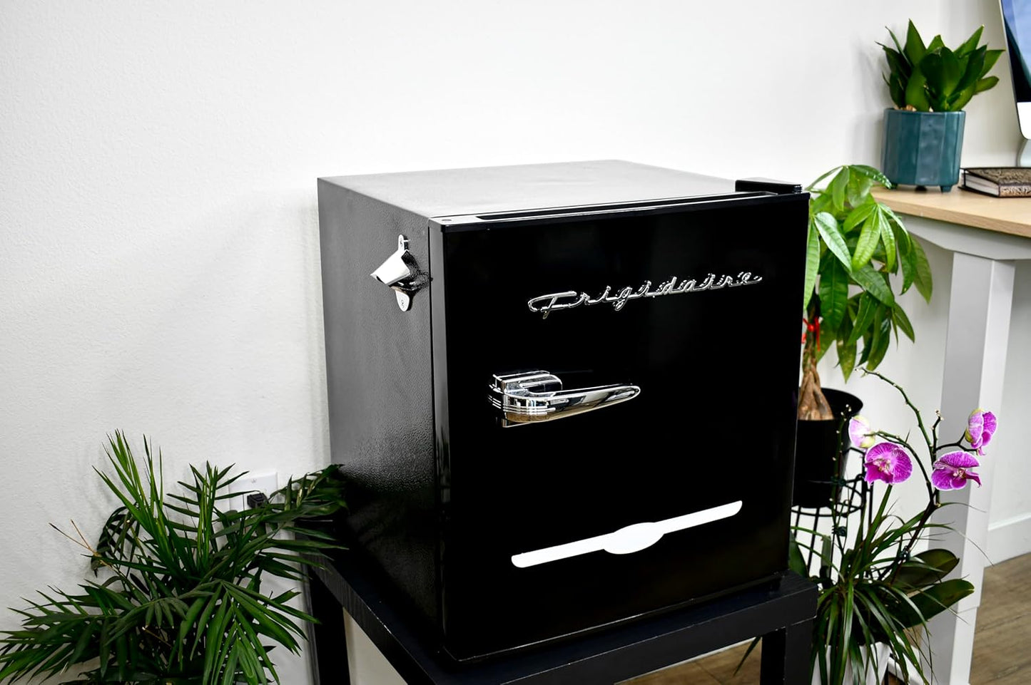 Frigidaire 1.6 Cu. Ft. Retro Mini Fridge